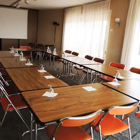 Authentic By Balladins - Rodez / Le Segala 3* Baraqueville