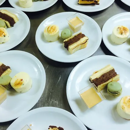 ホテル Authentic By Balladins - Rodez / Le Segala バラックヴィル