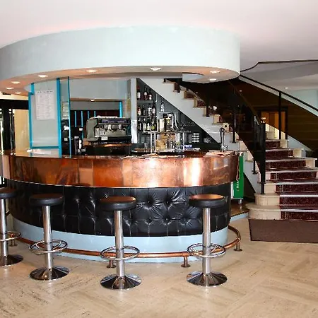 Authentic By Balladins – Rodez / Le Ségala Hotel Baraqueville