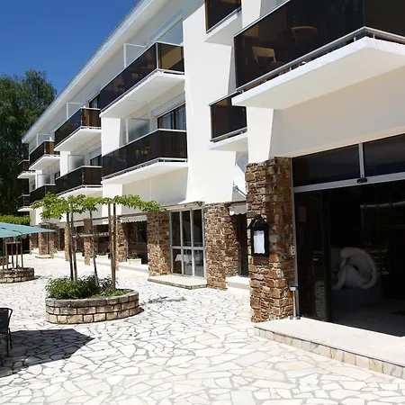 Authentic By Balladins – Rodez / Le Ségala Hotel Baraqueville
